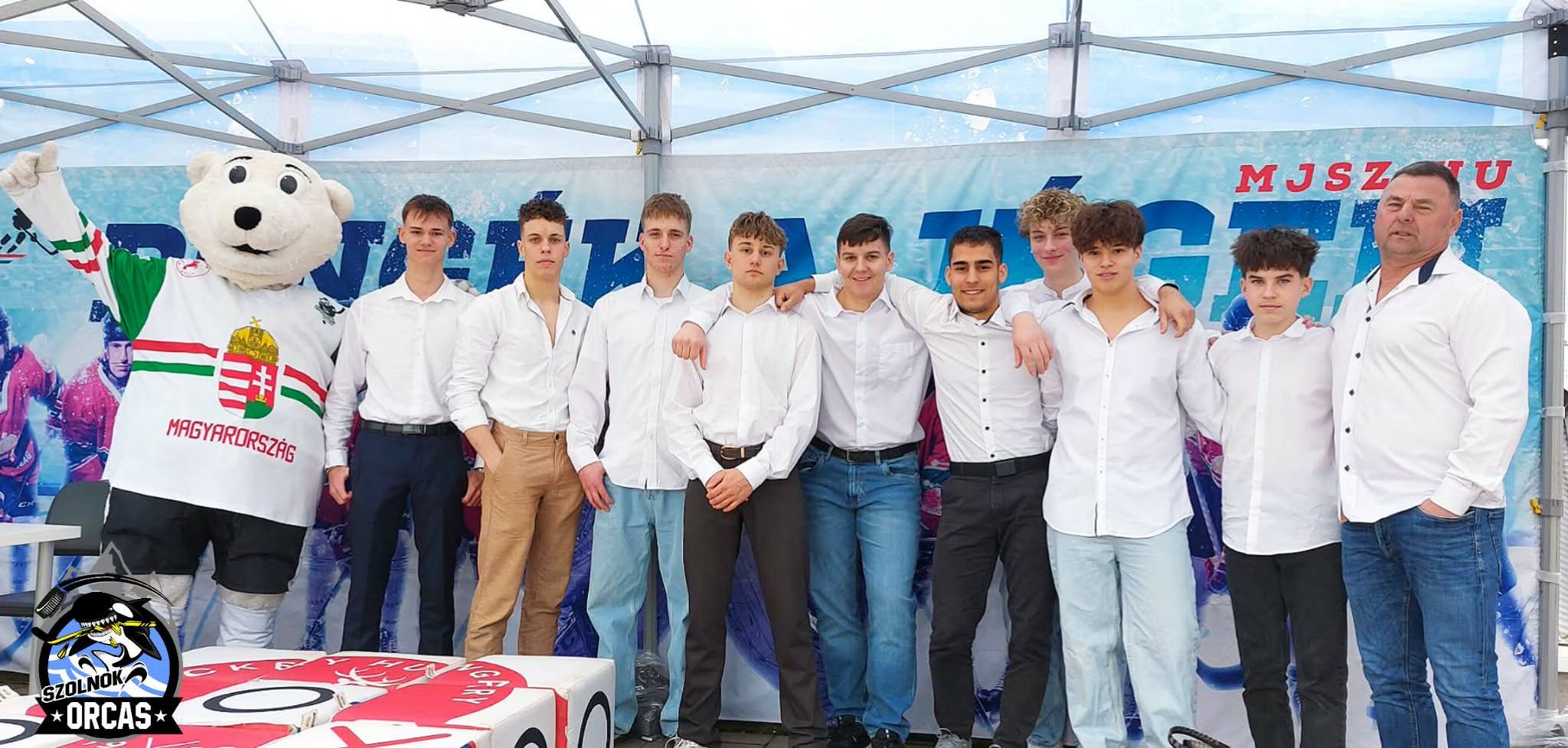 Országos ezüst érmes az U18!